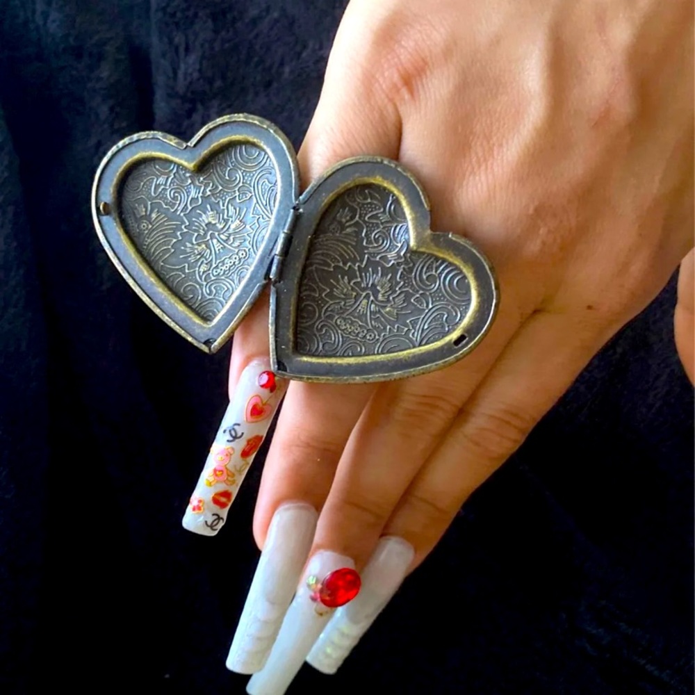 Beautiful Vintage Butterfly Locket Ring